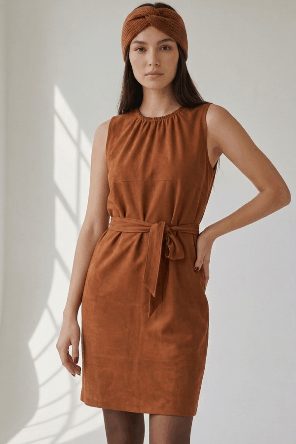 Vestido de ante corto sin mangas