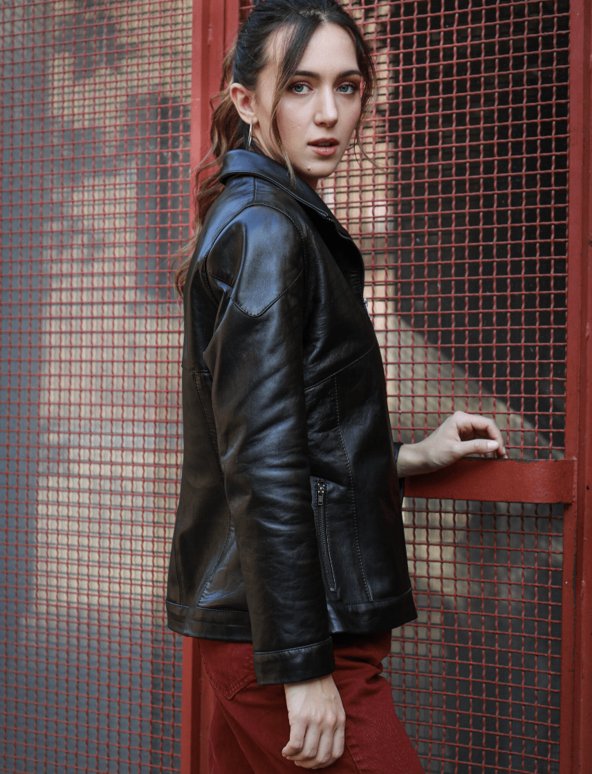 chaqueta de cuero minimalista